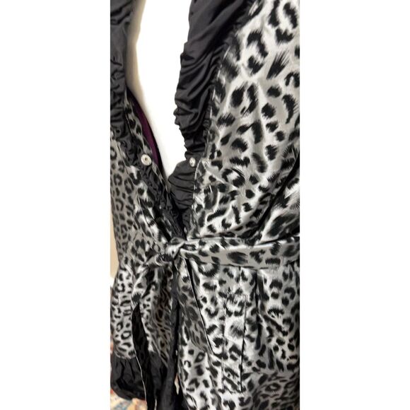 UbU pack your personality leopard print belted trench coat. Size L. - Picture 2 of 9